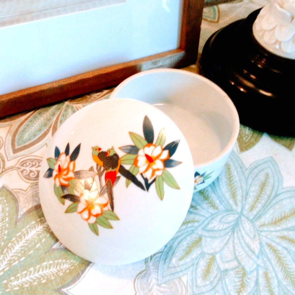 Vtg Porcelain Trinket Box Seto Parrot Japan